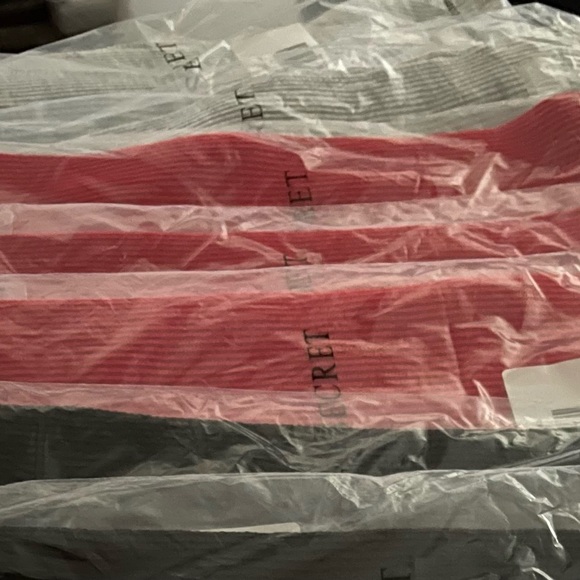 NEW Rib Scarf - NEW (Red) - Picture 3 of 3